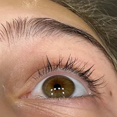 Cils d'une utilisatrice de G'LASH, en gros plan